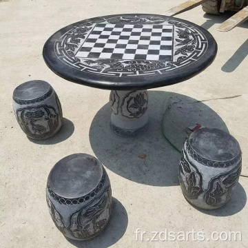 Jardin en pierre décoré de table en pierre de pivoine